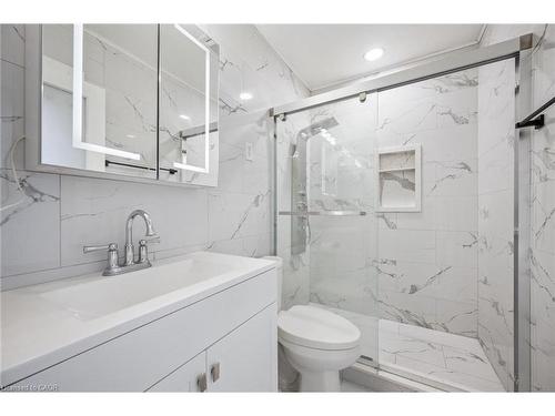 405 Wellington Street N, Kitchener, ON - Indoor Photo Showing Bathroom