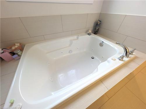 37 Mull Avenue, Caledonia, ON - Indoor Photo Showing Bathroom