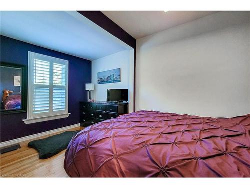 86 East 18Th Street, Hamilton, ON - Indoor Photo Showing Bedroom