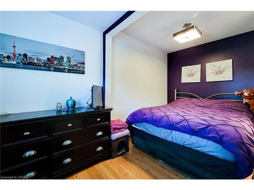 86 East 18Th Street, Hamilton, ON - Indoor Photo Showing Bedroom