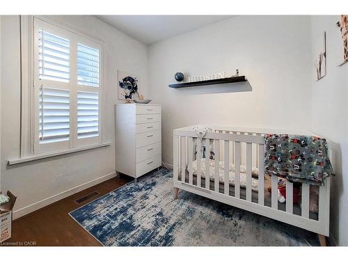 86 East 18Th Street, Hamilton, ON - Indoor Photo Showing Bedroom