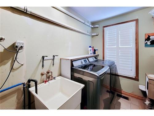86 East 18Th Street, Hamilton, ON - Indoor Photo Showing Laundry Room