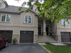 65 Fairwood Place W Burlington, ON L7T 1E4
