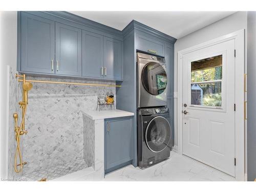 94 Dorchester Drive, Grimsby, ON - Indoor Photo Showing Laundry Room