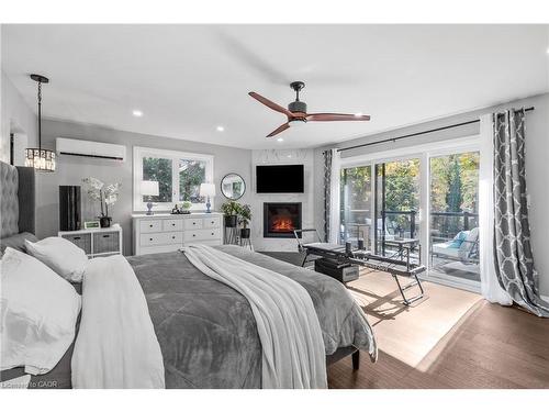 94 Dorchester Drive, Grimsby, ON - Indoor Photo Showing Bedroom