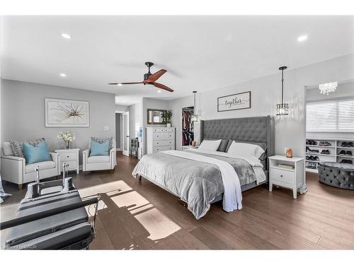 94 Dorchester Drive, Grimsby, ON - Indoor Photo Showing Bedroom