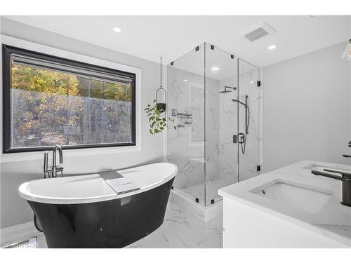 94 Dorchester Drive, Grimsby, ON - Indoor Photo Showing Bathroom