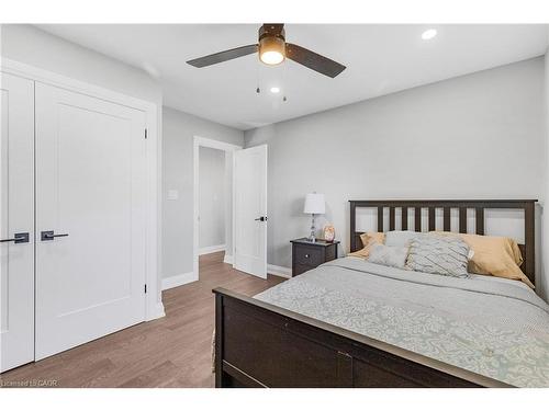 94 Dorchester Drive, Grimsby, ON - Indoor Photo Showing Bedroom