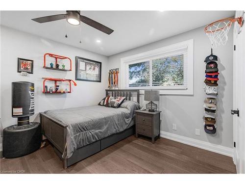 94 Dorchester Drive, Grimsby, ON - Indoor Photo Showing Bedroom