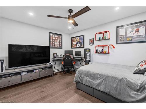 94 Dorchester Drive, Grimsby, ON - Indoor Photo Showing Bedroom