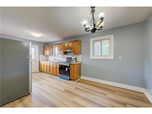 36 Lamb Court, Hamilton, ON - Indoor Photo Showing Kitchen