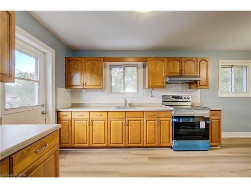 36 Lamb Court, Hamilton, ON - Indoor Photo Showing Kitchen