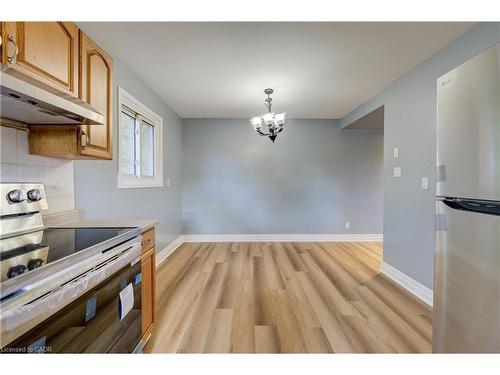 36 Lamb Court, Hamilton, ON - Indoor Photo Showing Kitchen