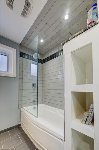 36 Lamb Court, Hamilton, ON - Indoor Photo Showing Bathroom