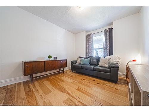 215 Mary Street, Hamilton, ON - Indoor Photo Showing Living Room