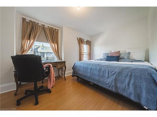 215 Mary Street, Hamilton, ON - Indoor Photo Showing Bedroom