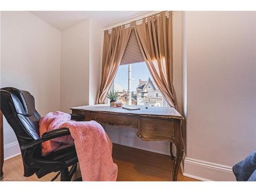 215 Mary Street, Hamilton, ON - Indoor Photo Showing Other Room