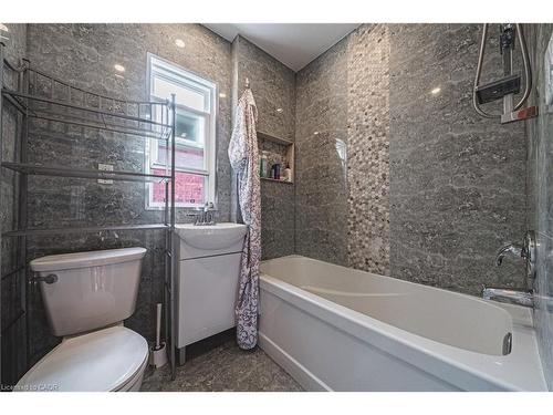 215 Mary Street, Hamilton, ON - Indoor Photo Showing Bathroom