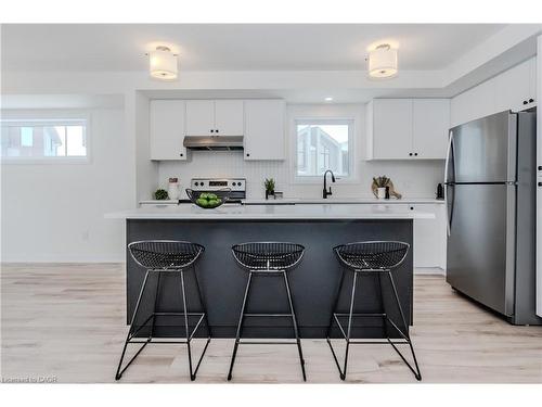 A4-15 Stauffer Woods Trail, Kitchener, ON - Indoor Photo Showing Kitchen With Upgraded Kitchen