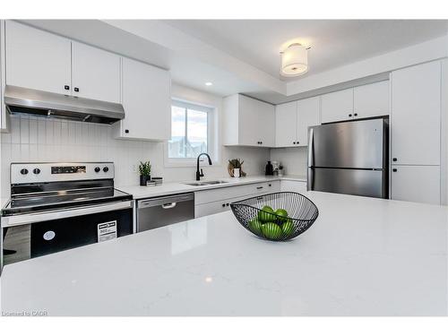 A4-15 Stauffer Woods Trail, Kitchener, ON - Indoor Photo Showing Kitchen With Upgraded Kitchen
