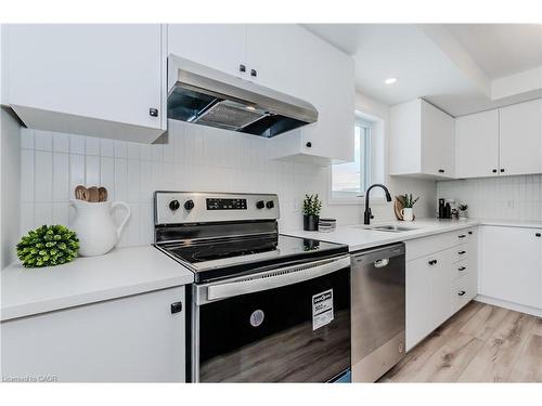 A4-15 Stauffer Woods Trail, Kitchener, ON - Indoor Photo Showing Kitchen