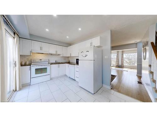 43-1155 Paramount Drive, Stoney Creek, ON - Indoor Photo Showing Kitchen