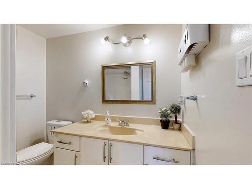 43-1155 Paramount Drive, Stoney Creek, ON - Indoor Photo Showing Bathroom