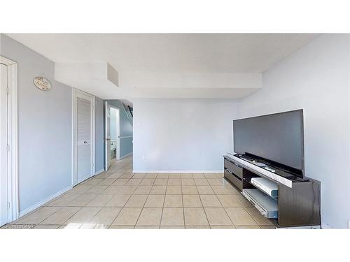 43-1155 Paramount Drive, Stoney Creek, ON - Indoor Photo Showing Other Room
