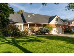 22 Roehampton Court  Kitchener, ON N2A 3L1