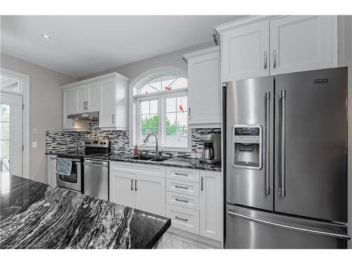 3985 Lower Coach Road, Fort Erie, ON - Indoor Photo Showing Kitchen With Double Sink With Upgraded Kitchen