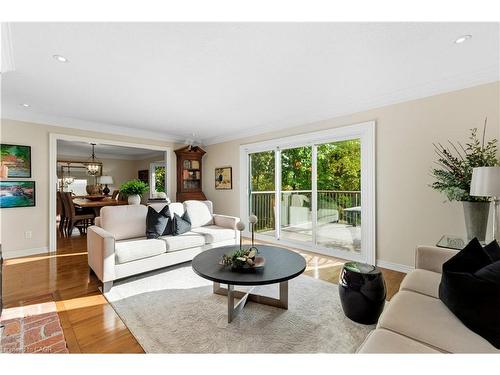 9 Mays Crescent, Waterdown, ON - Indoor Photo Showing Living Room