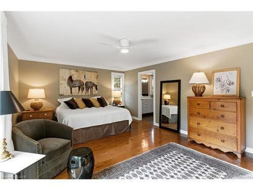 9 Mays Crescent, Waterdown, ON - Indoor Photo Showing Bedroom