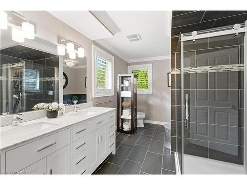 9 Mays Crescent, Waterdown, ON - Indoor Photo Showing Bathroom