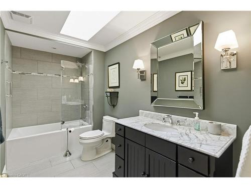 9 Mays Crescent, Waterdown, ON - Indoor Photo Showing Bathroom