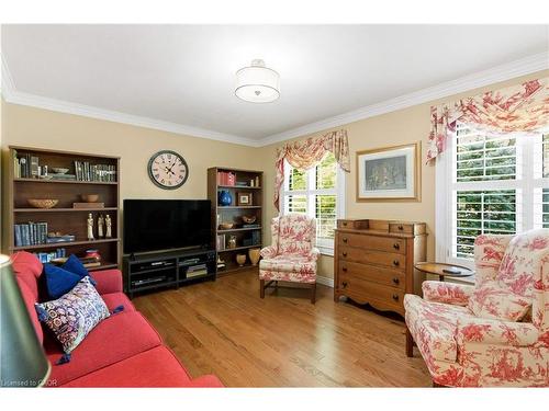 9 Mays Crescent, Waterdown, ON - Indoor Photo Showing Living Room
