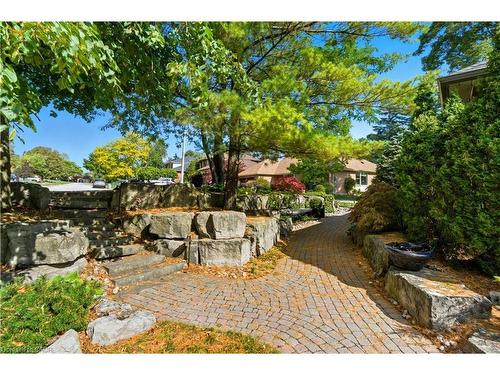 9 Mays Crescent, Waterdown, ON - Outdoor