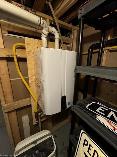 20 Oxford Street W, London, ON - Indoor Photo Showing Basement