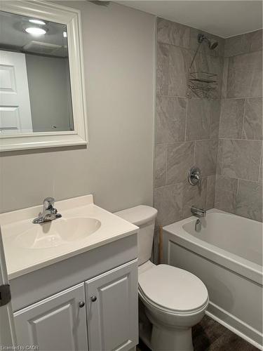20 Oxford Street W, London, ON - Indoor Photo Showing Bathroom