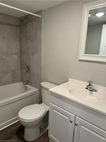 20 Oxford Street W, London, ON - Indoor Photo Showing Bathroom
