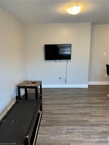 20 Oxford Street W, London, ON - Indoor Photo Showing Other Room