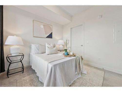 516-251 Northfield Drive E, Waterloo, ON - Indoor Photo Showing Bedroom