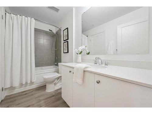 516-251 Northfield Drive E, Waterloo, ON - Indoor Photo Showing Bathroom