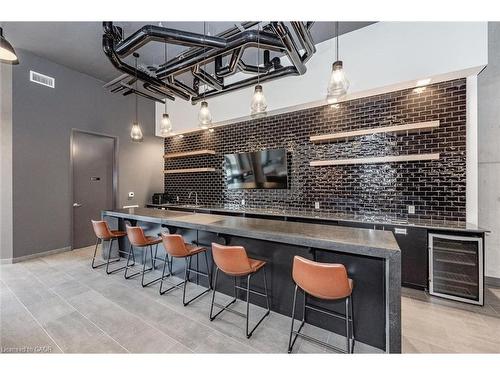 516-251 Northfield Drive E, Waterloo, ON - Indoor