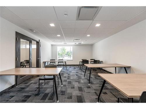 516-251 Northfield Drive E, Waterloo, ON - Indoor Photo Showing Other Room