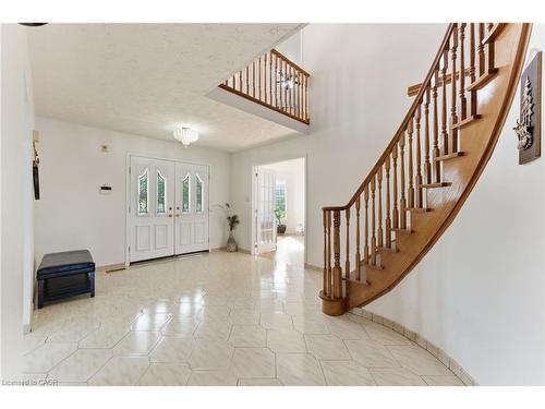 2 Morningstar Court, Hamilton, ON - Indoor Photo Showing Other Room