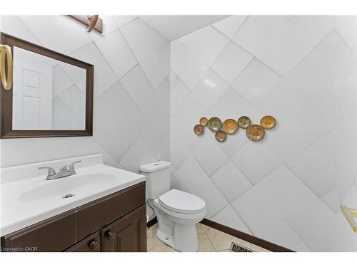 2 Morningstar Court, Hamilton, ON - Indoor Photo Showing Bathroom