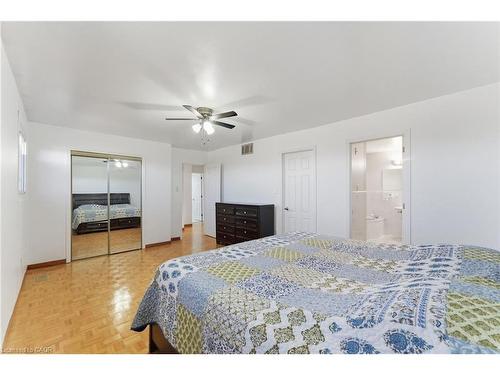 2 Morningstar Court, Hamilton, ON - Indoor Photo Showing Bedroom