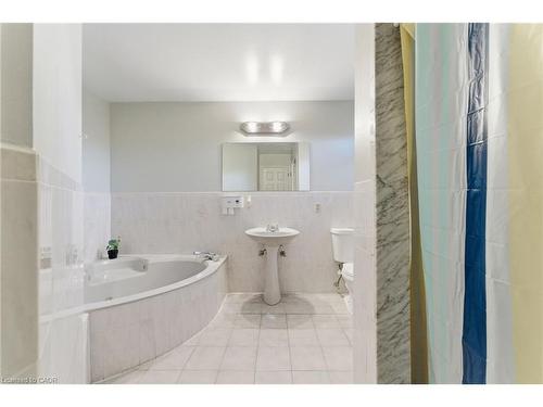 2 Morningstar Court, Hamilton, ON - Indoor Photo Showing Bathroom