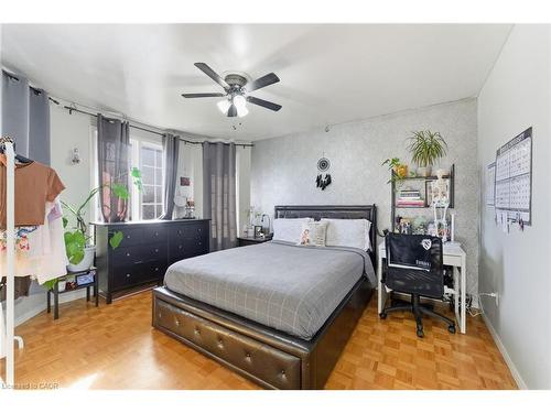 2 Morningstar Court, Hamilton, ON - Indoor Photo Showing Bedroom