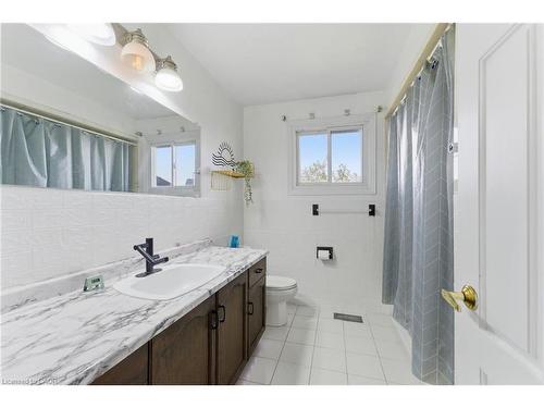 2 Morningstar Court, Hamilton, ON - Indoor Photo Showing Bathroom